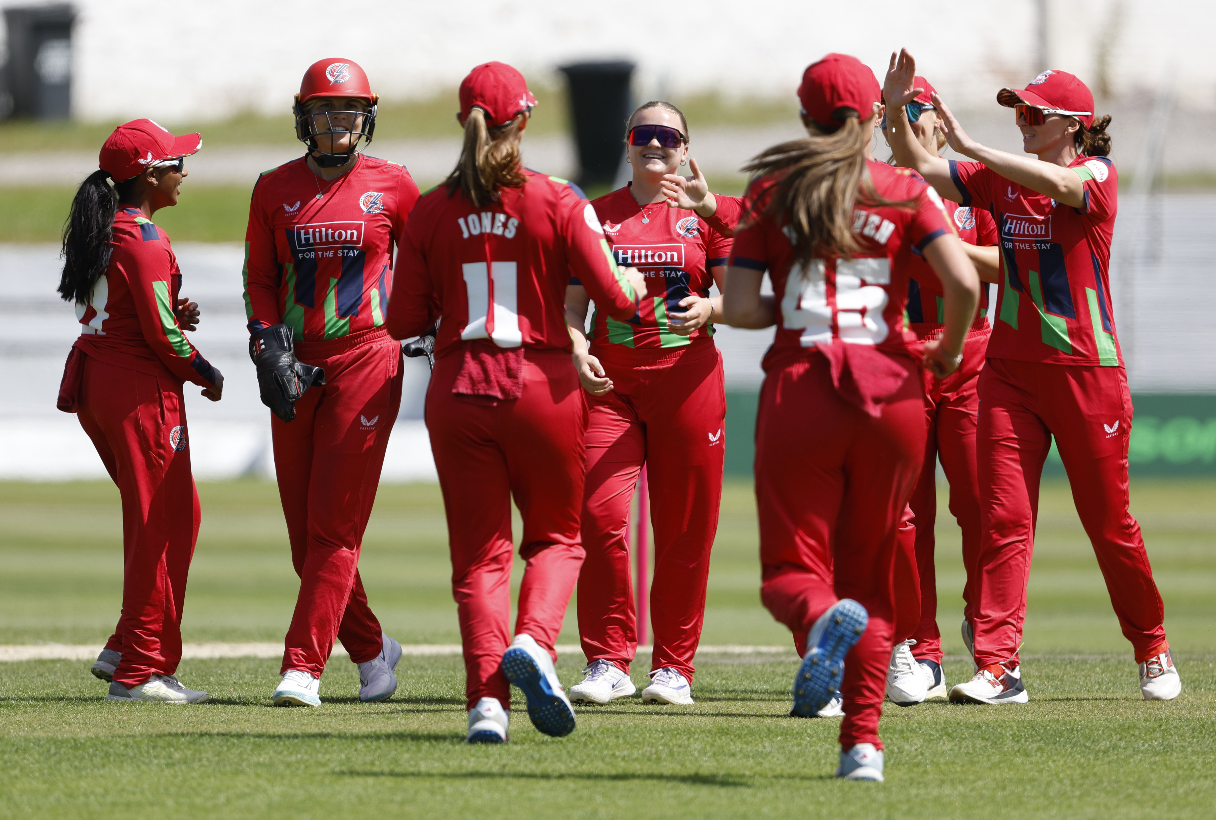 Sqaud Celebrating Vs Bears